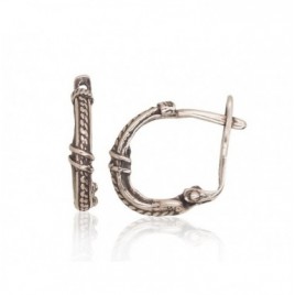 Sidabriniai auskarai ant cilindrinės spynos0