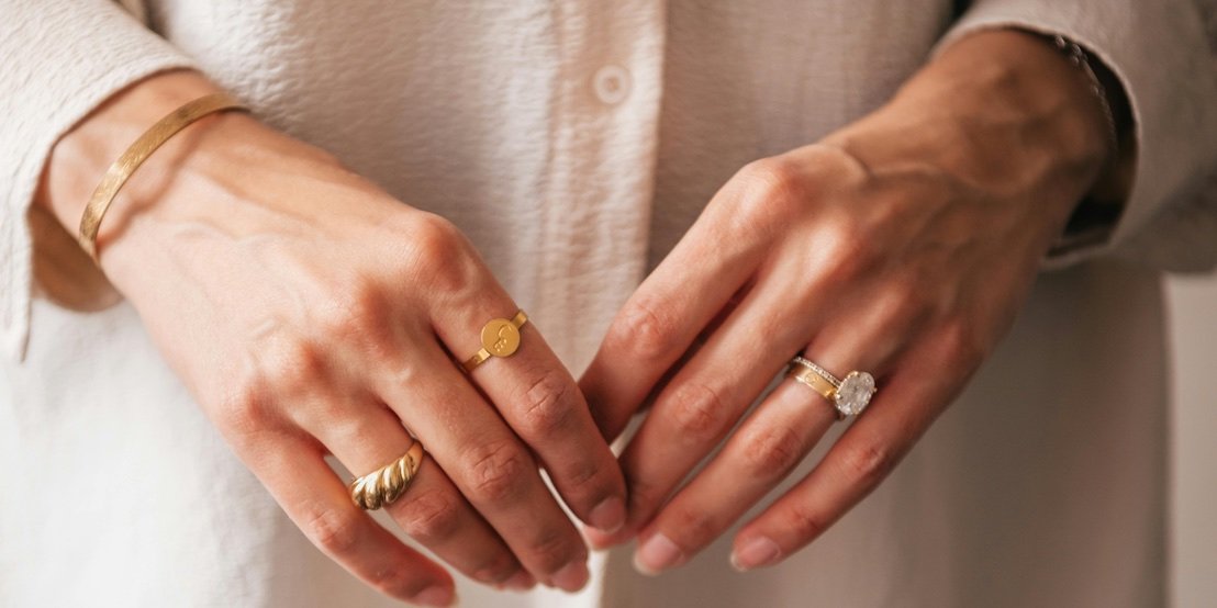 Золотые кольца - идеальное дополнение к вашей шкатулке с драгоценностями
